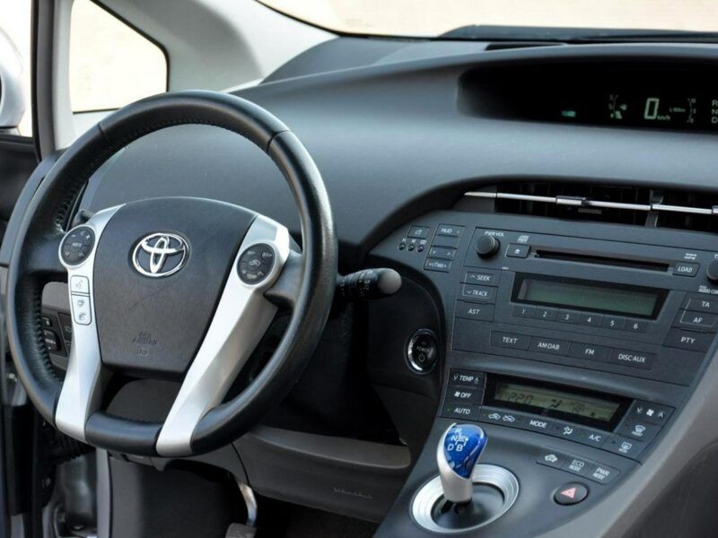 Toyota Prius 108 Przebieg Xenon Keyless go Head Up Oryginał IV (2009-)