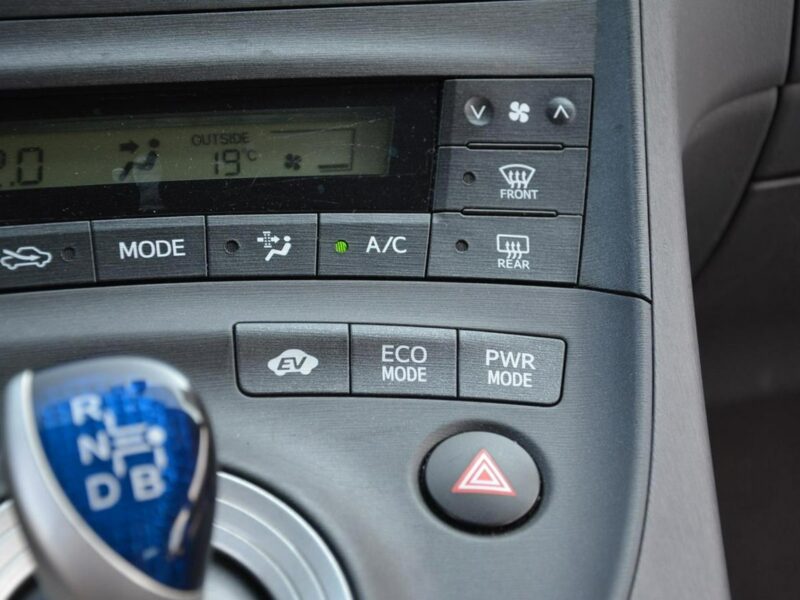 Toyota Prius 108 Przebieg Xenon Keyless go Head Up Oryginał IV (2009-)