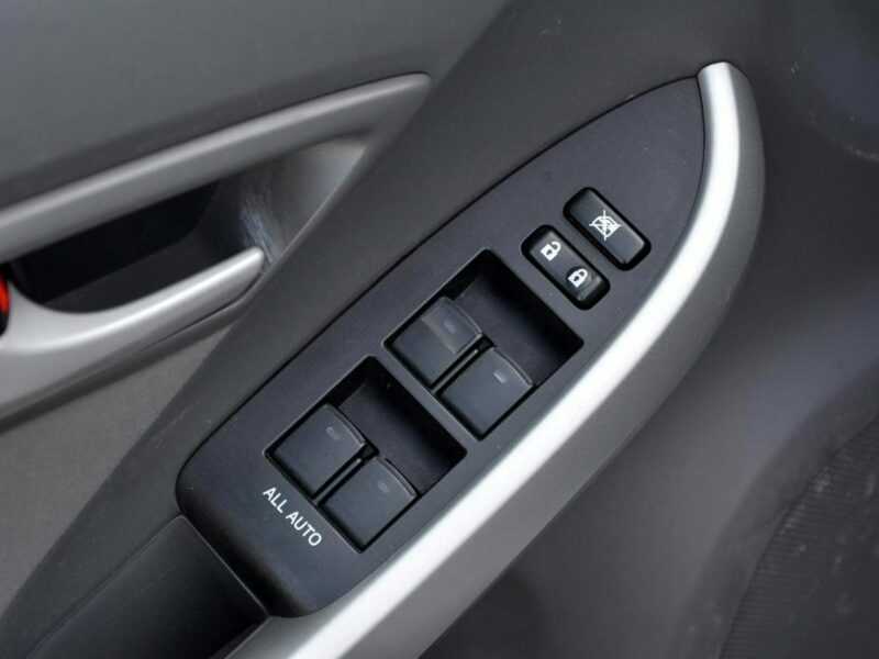 Toyota Prius 108 Przebieg Xenon Keyless go Head Up Oryginał IV (2009-)