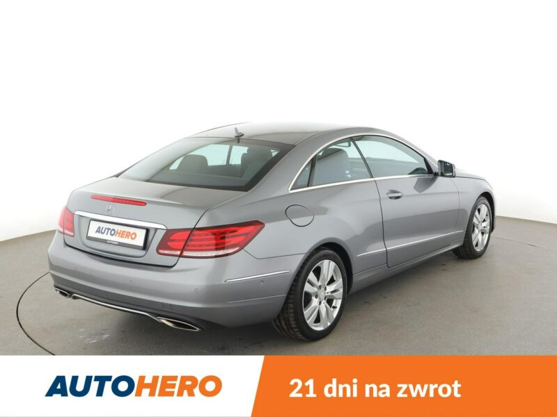 Mercedes E 250 półskóra, navi full LED klima auto grzane fotele czujnki parkowania W212 (2009-)