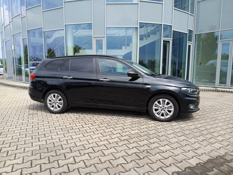 Fiat Tipo SW 1.3 95KM Easy, hak, NAVI, kamera, grzane fotele, niski przebieg II (2016-)