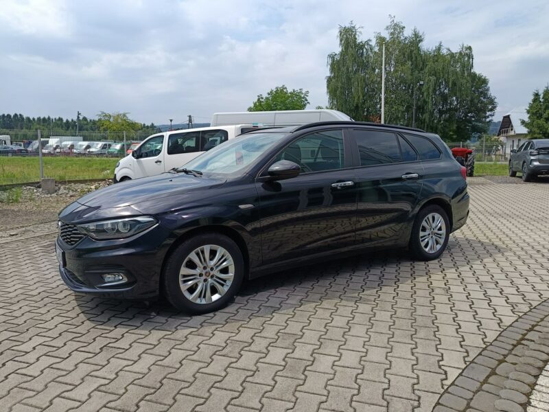 Fiat Tipo SW 1.3 95KM Easy, hak, NAVI, kamera, grzane fotele, niski przebieg II (2016-)
