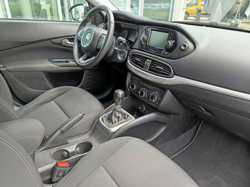 Fiat Tipo SW 1.3 95KM Easy, hak, NAVI, kamera, grzane fotele, niski przebieg II (2016-)
