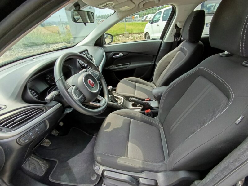Fiat Tipo SW 1.3 95KM Easy, hak, NAVI, kamera, grzane fotele, niski przebieg II (2016-)