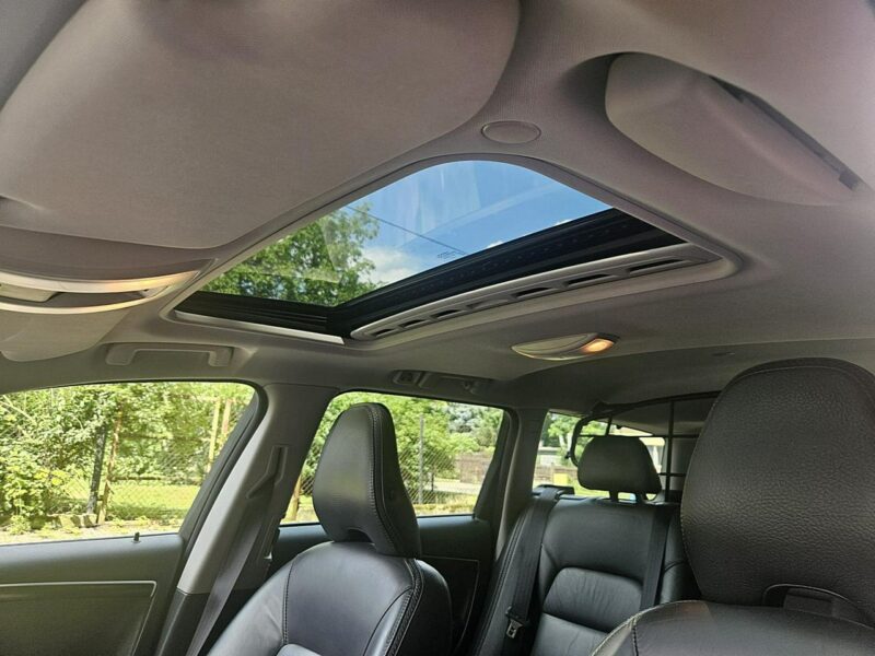 Volvo XC 70 181 kM Kliamtronic navi temp.aktywny III (2007-)
