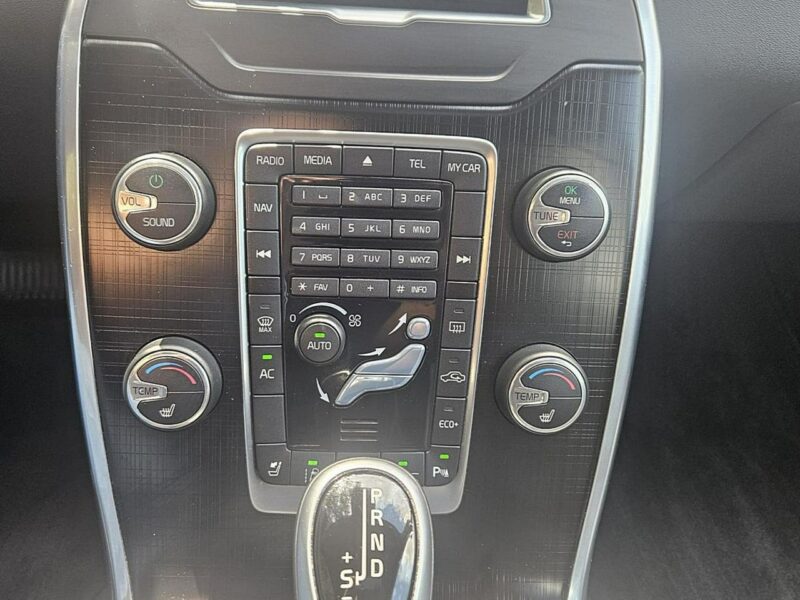Volvo XC 70 181 kM Kliamtronic navi temp.aktywny III (2007-)