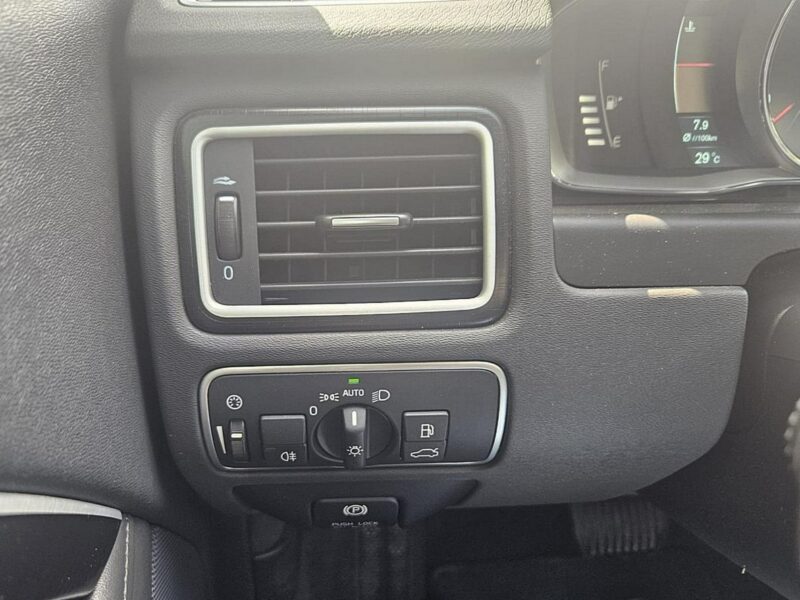 Volvo XC 70 181 kM Kliamtronic navi temp.aktywny III (2007-)