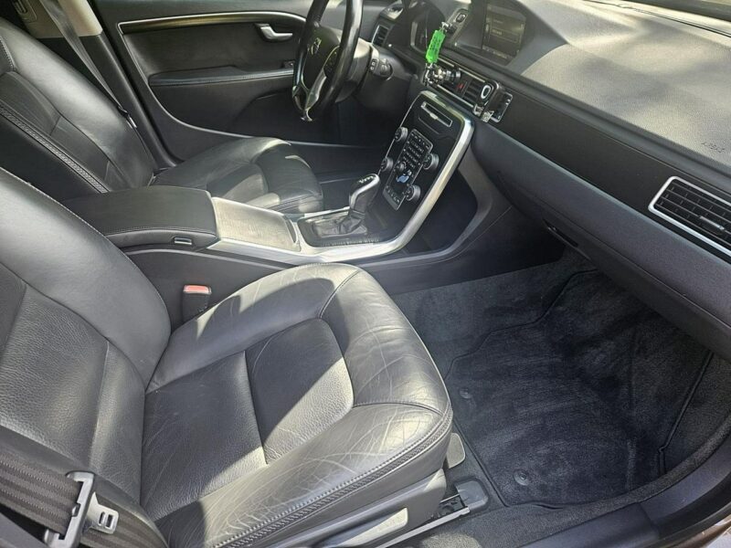 Volvo XC 70 181 kM Kliamtronic navi temp.aktywny III (2007-)