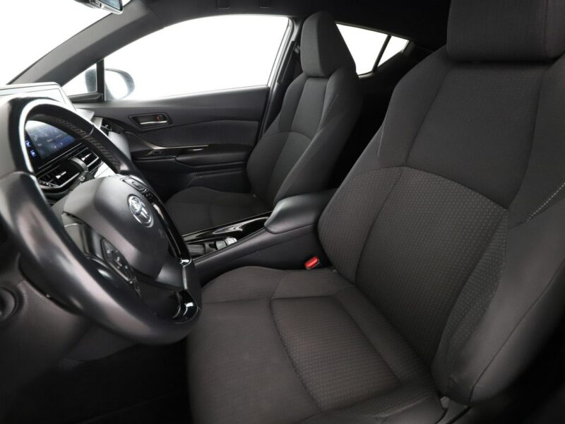 Toyota C-HR grzane fotele navi kamera Bluetooth ACC