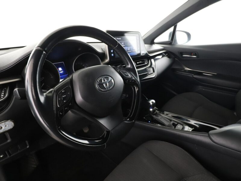 Toyota C-HR grzane fotele navi kamera Bluetooth ACC