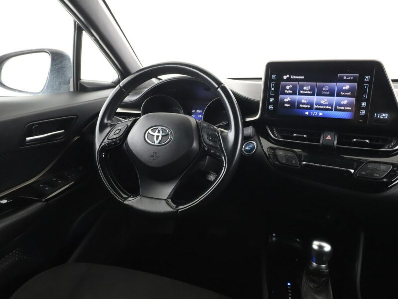 Toyota C-HR grzane fotele navi kamera Bluetooth ACC