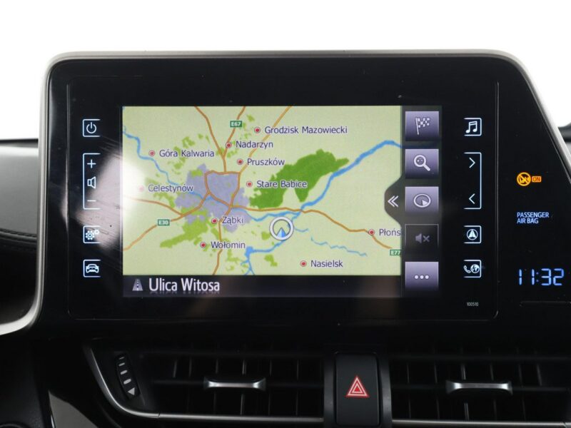 Toyota C-HR grzane fotele navi kamera Bluetooth ACC