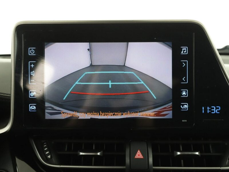 Toyota C-HR grzane fotele navi kamera Bluetooth ACC
