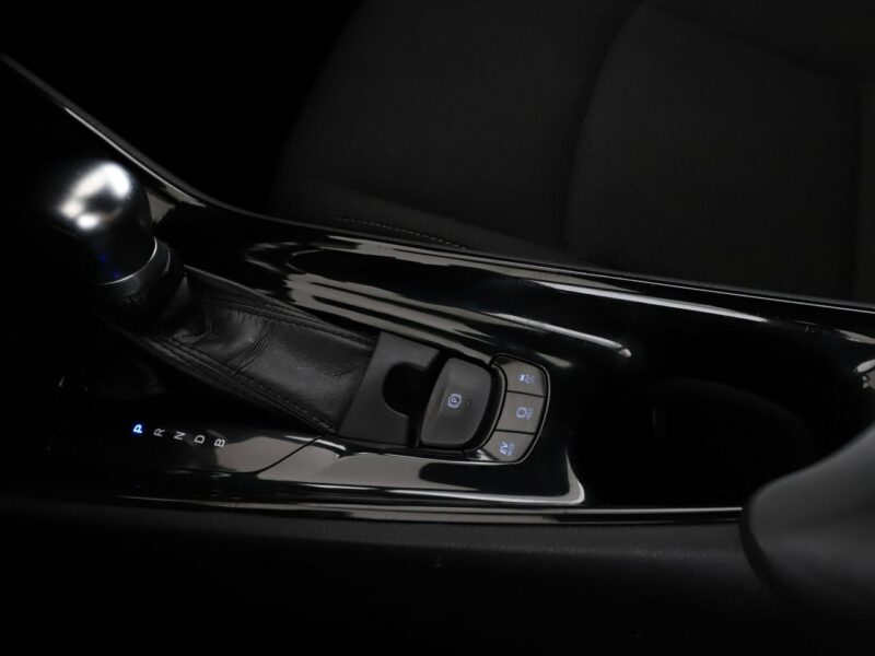 Toyota C-HR grzane fotele navi kamera Bluetooth ACC