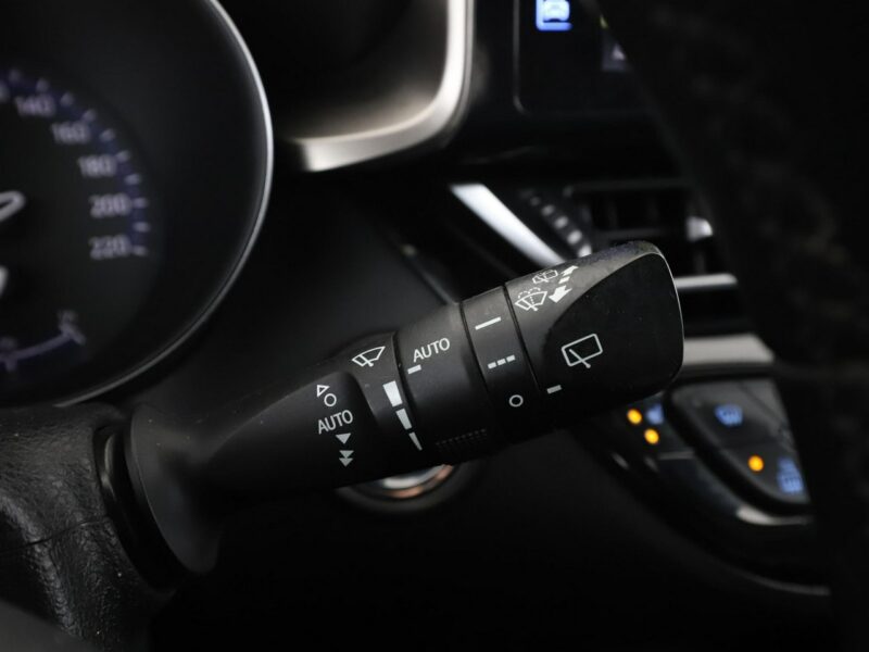 Toyota C-HR grzane fotele navi kamera Bluetooth ACC