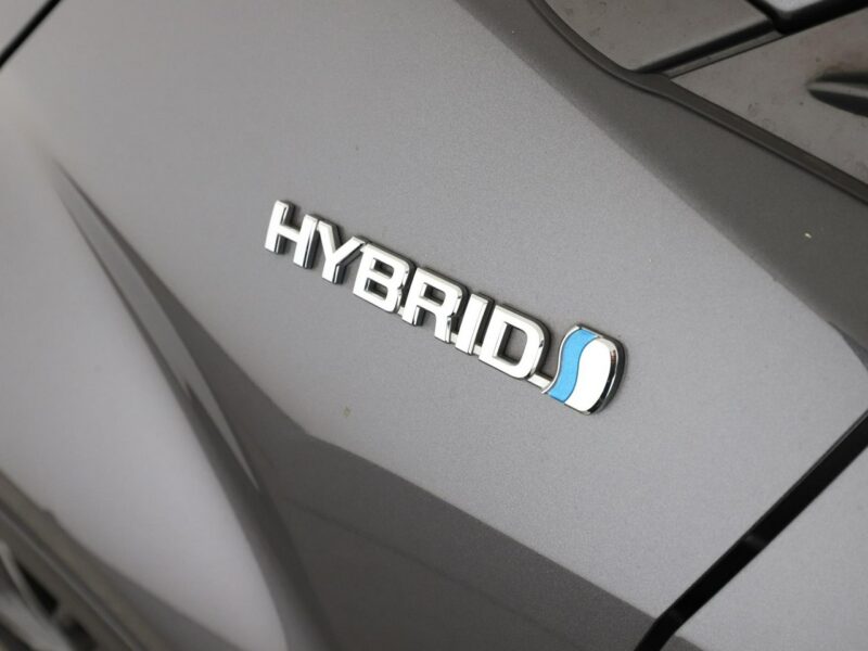 Toyota C-HR grzane fotele navi kamera Bluetooth ACC