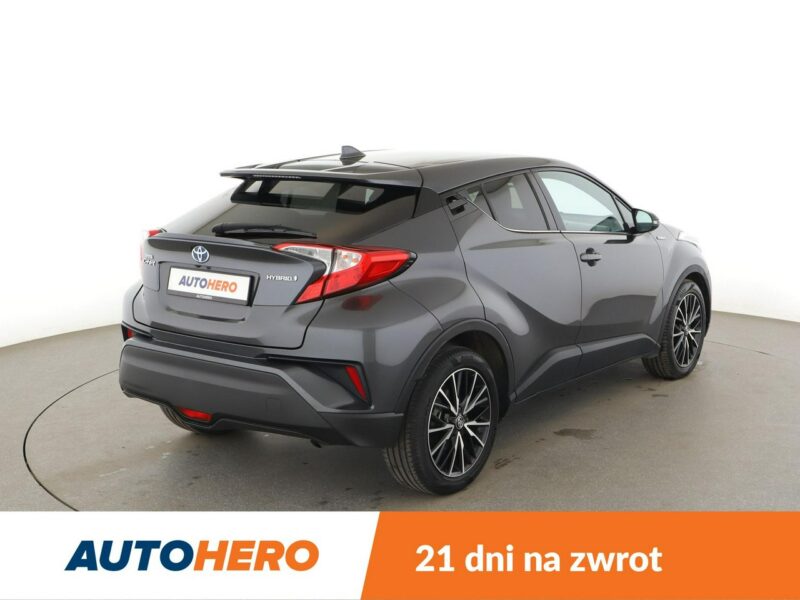 Toyota C-HR grzane fotele navi kamera Bluetooth ACC