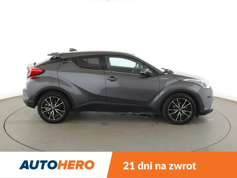 Toyota C-HR grzane fotele navi kamera Bluetooth ACC