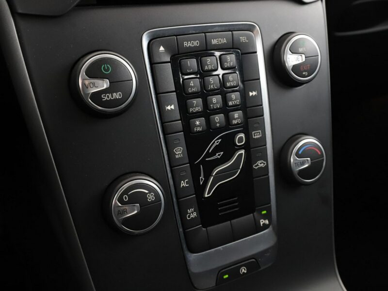 Volvo V40 1.6D Automat Klimatyzacja Tempomat Elektryka TFT ParkAssist LED II (2012-)