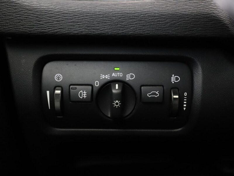 Volvo V40 1.6D Automat Klimatyzacja Tempomat Elektryka TFT ParkAssist LED II (2012-)