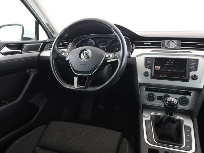 Volkswagen Passat klima auto grzane fotele czujniki parkowania B8 (2014-2023)