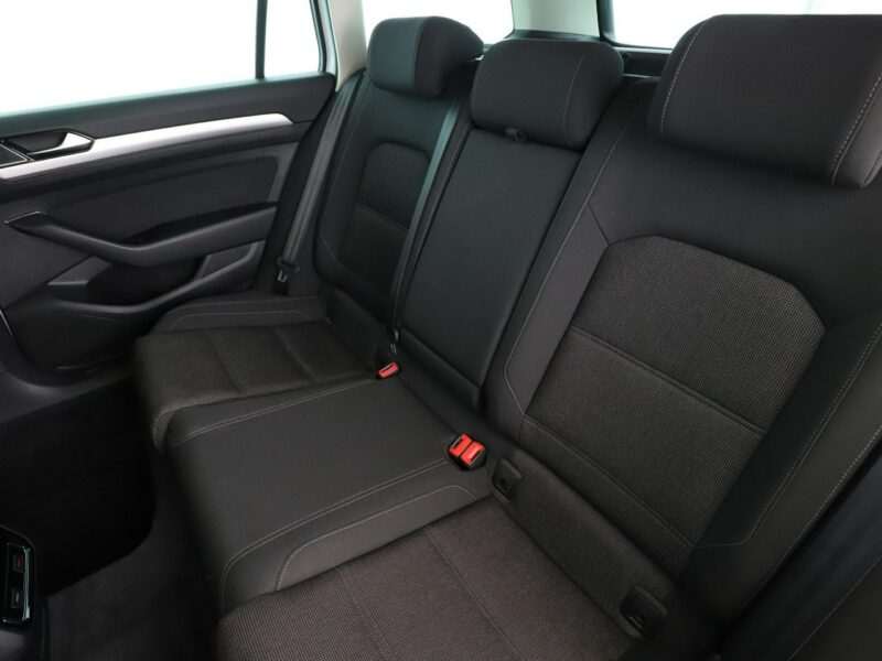 Volkswagen Passat klima auto grzane fotele czujniki parkowania B8 (2014-2023)