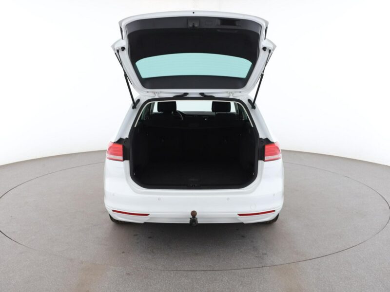 Volkswagen Passat klima auto grzane fotele czujniki parkowania B8 (2014-2023)