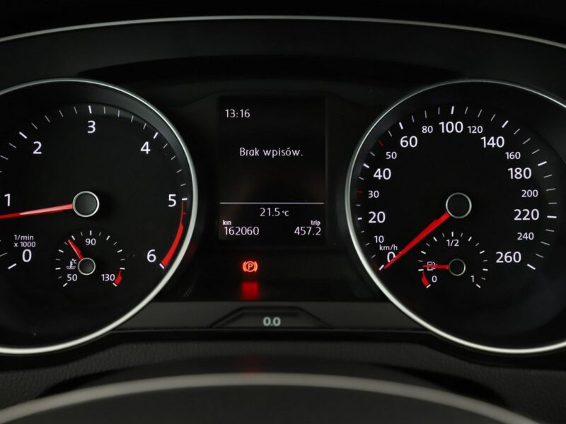Volkswagen Passat klima auto grzane fotele czujniki parkowania B8 (2014-2023)