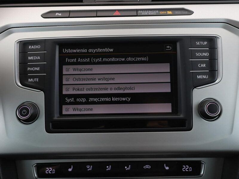 Volkswagen Passat klima auto grzane fotele czujniki parkowania B8 (2014-2023)