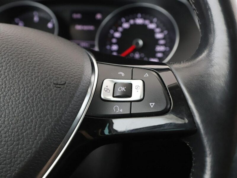 Volkswagen Passat klima auto grzane fotele czujniki parkowania B8 (2014-2023)