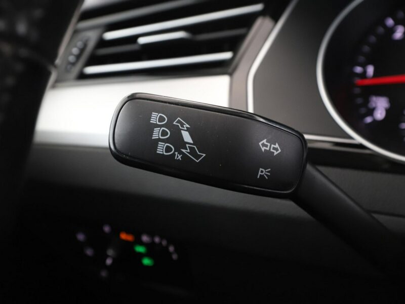 Volkswagen Passat klima auto grzane fotele czujniki parkowania B8 (2014-2023)
