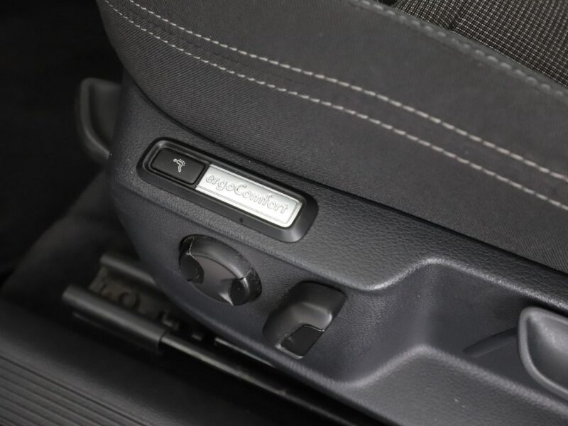 Volkswagen Passat klima auto grzane fotele czujniki parkowania B8 (2014-2023)