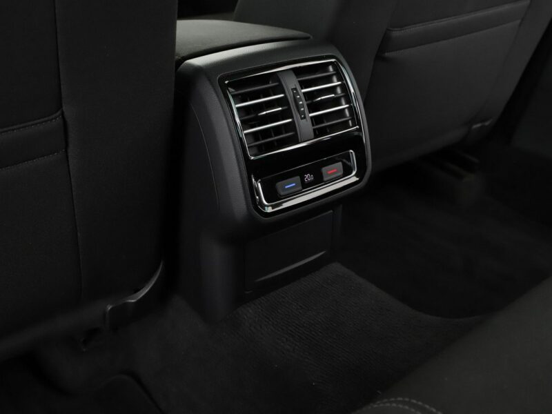Volkswagen Passat klima auto grzane fotele czujniki parkowania B8 (2014-2023)