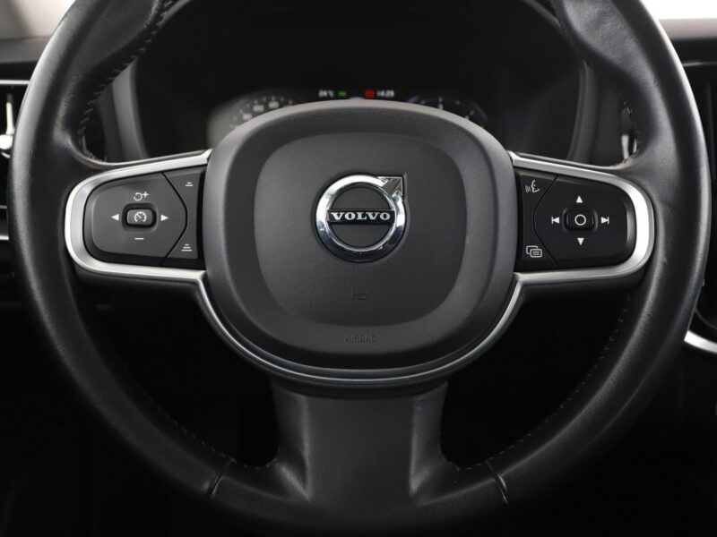 Volvo V60 full LED navi klima auto czujniki parkowania grzane fotele II (2018-)