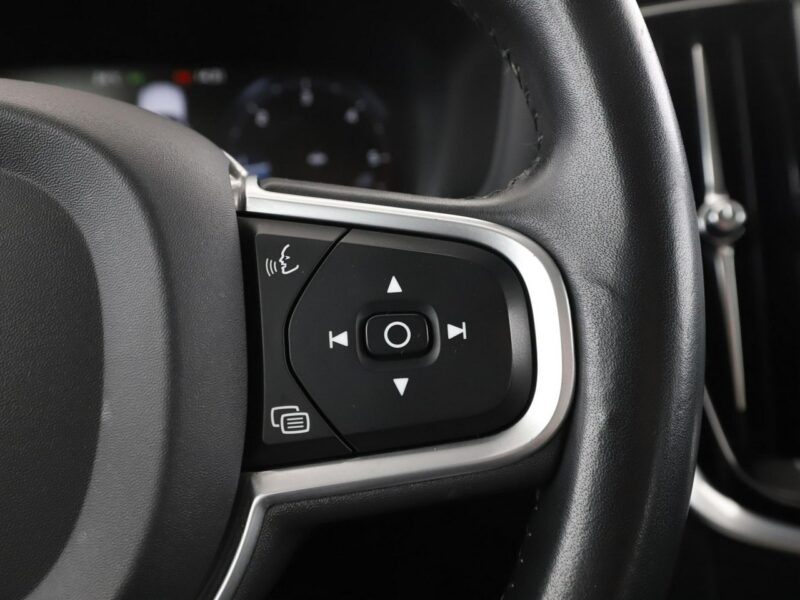 Volvo V60 full LED navi klima auto czujniki parkowania grzane fotele II (2018-)