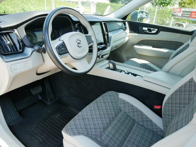 Volvo XC 60 2.0B4 197KM +14KM Momentum Pro M-hybrid +Hak -1 Wł -VAT 23% Brutto II (2017-)