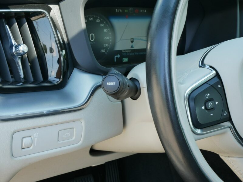 Volvo XC 60 2.0B4 197KM +14KM Momentum Pro M-hybrid +Hak -1 Wł -VAT 23% Brutto II (2017-)
