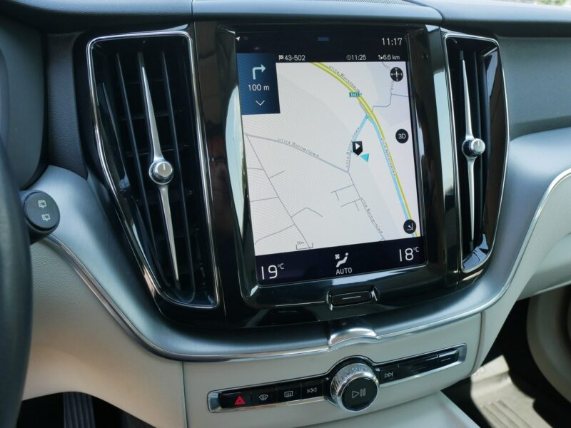 Volvo XC 60 2.0B4 197KM +14KM Momentum Pro M-hybrid +Hak -1 Wł -VAT 23% Brutto II (2017-)