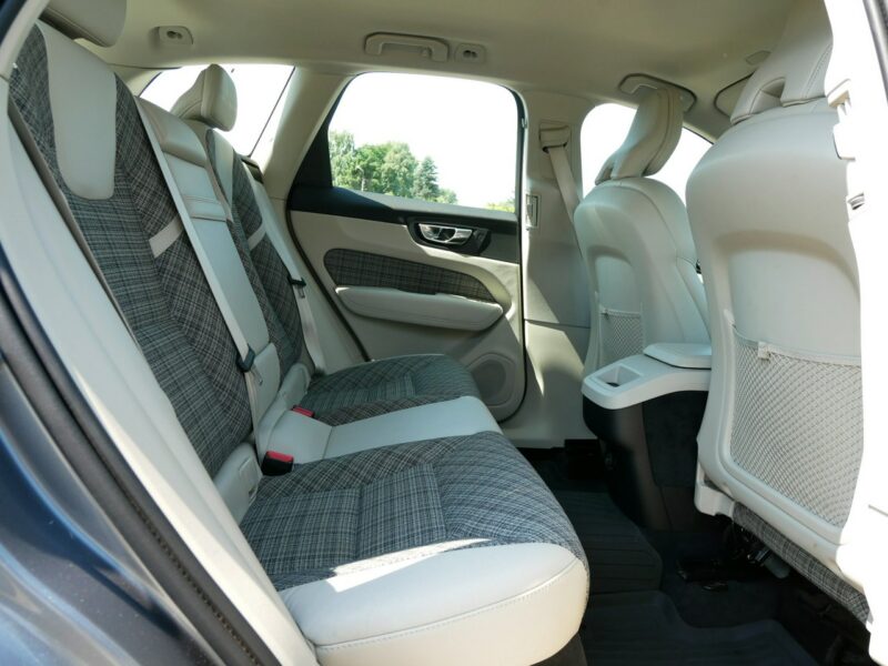 Volvo XC 60 2.0B4 197KM +14KM Momentum Pro M-hybrid +Hak -1 Wł -VAT 23% Brutto II (2017-)