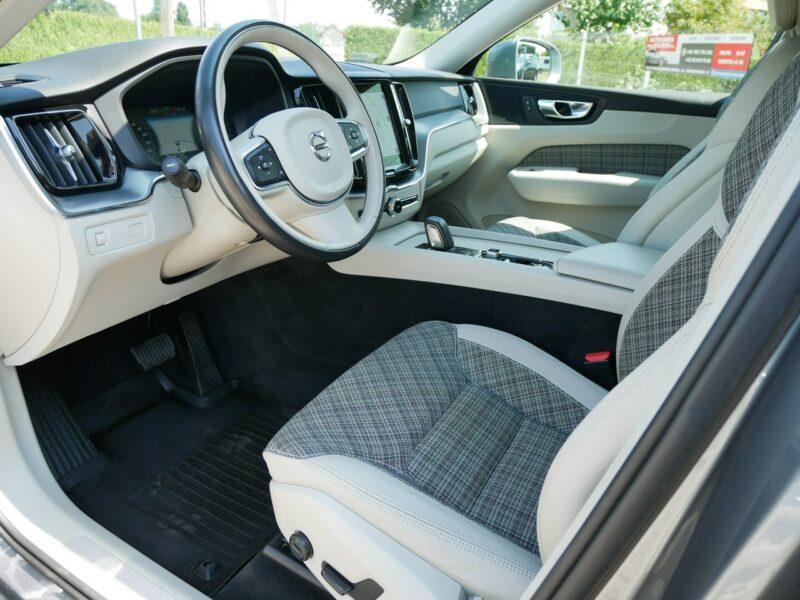 Volvo XC 60 2.0B4 197KM +14KM Momentum Pro M-hybrid +Hak -1 Wł -VAT 23% Brutto II (2017-)