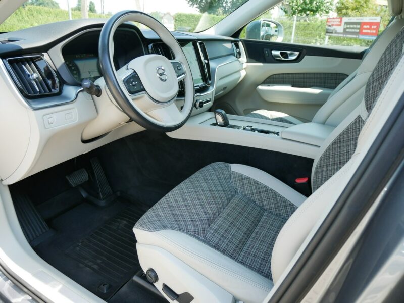 Volvo XC 60 2.0B4 197KM +14KM Momentum Pro M-hybrid +Hak -1 Wł -VAT 23% Brutto II (2017-)