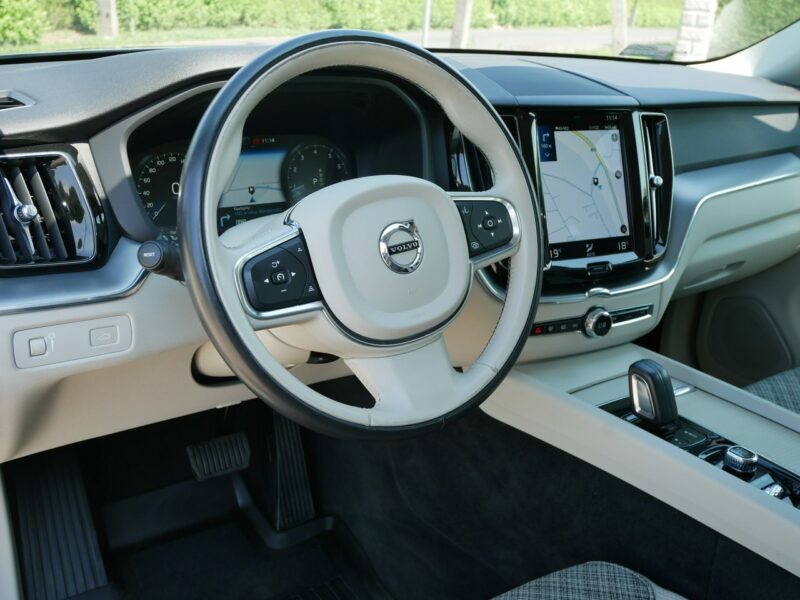 Volvo XC 60 2.0B4 197KM +14KM Momentum Pro M-hybrid +Hak -1 Wł -VAT 23% Brutto II (2017-)