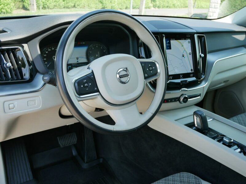 Volvo XC 60 2.0B4 197KM +14KM Momentum Pro M-hybrid +Hak -1 Wł -VAT 23% Brutto II (2017-)