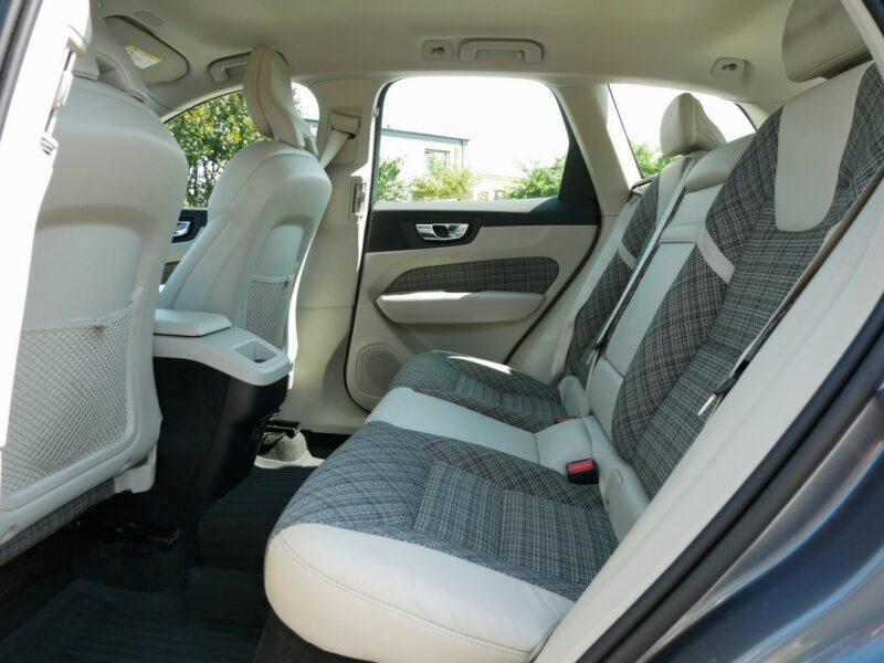 Volvo XC 60 2.0B4 197KM +14KM Momentum Pro M-hybrid +Hak -1 Wł -VAT 23% Brutto II (2017-)