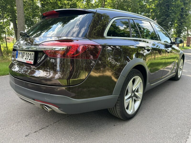 Opel Insignia Country Tourer 2.0 BiTurbo 195KM Navi Alu19'' Kamera Xenon 4x4 FULL A (2008-2017)