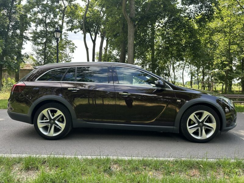 Opel Insignia Country Tourer 2.0 BiTurbo 195KM Navi Alu19'' Kamera Xenon 4x4 FULL A (2008-2017)