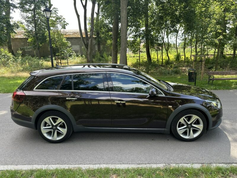 Opel Insignia Country Tourer 2.0 BiTurbo 195KM Navi Alu19'' Kamera Xenon 4x4 FULL A (2008-2017)