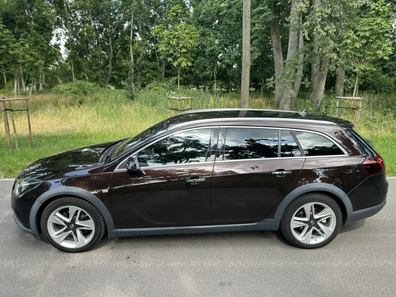 Opel Insignia Country Tourer 2.0 BiTurbo 195KM Navi Alu19'' Kamera Xenon 4x4 FULL A (2008-2017)