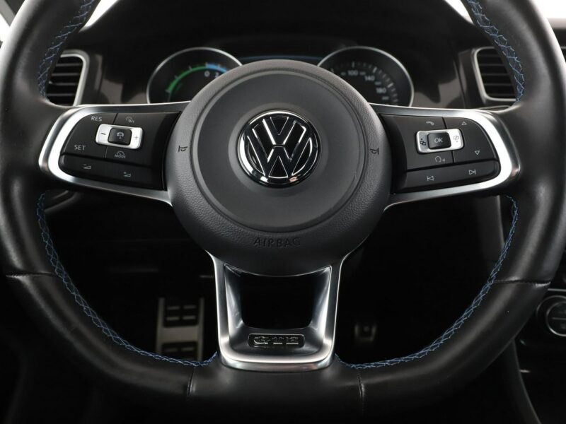 Volkswagen Golf PHEV bi-xenon navi klima auto kamera i czujniki parkowania grzane fote VII (2012-)