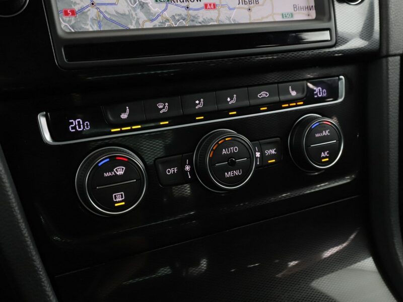 Volkswagen Golf PHEV bi-xenon navi klima auto kamera i czujniki parkowania grzane fote VII (2012-)